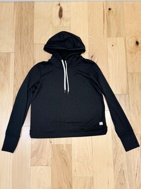 LIKE NEW Vuori Women’s Halo Essential Hoodie Sweater